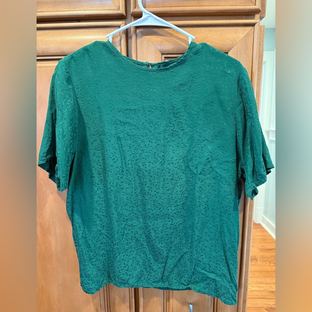 Vintage Elegant Green 100% silk women’s Top size Medium